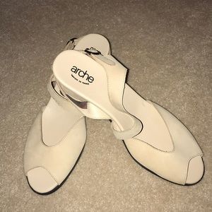 Arche taupe raised heel sandals. Size 9. NEW